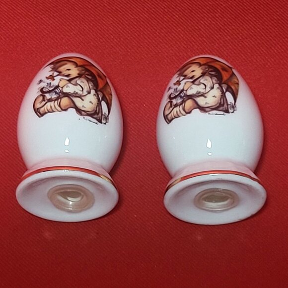 Umbrella Girl MJ Hummel Egg Shaped Mini Salt and Pepper Shakers - Picture 4 of 9